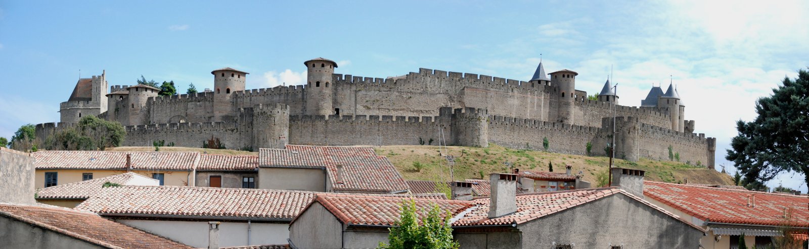 Panorama des remparts et des toits de la cité de Carcassonne